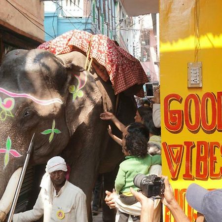 Good Vibes Hostel Varanasi Dış mekan fotoğraf