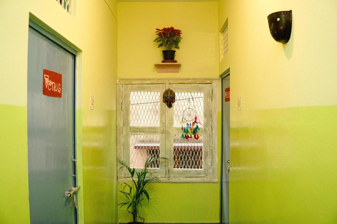 Good Vibes Hostel Varanasi Dış mekan fotoğraf
